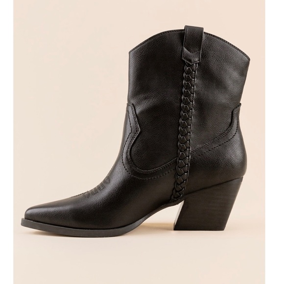 Dolce VIta Women’s Black Braided Faux Vegan Leather Western Boots New - Picture 2 of 8
